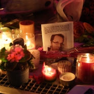 Bougies allumées hier place de la République en hommage aux victimes des attentats de Paris de 2015