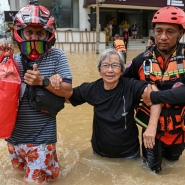 2025-11-27T182452Z_64644757_RC2R4IADS87J_RTRMADP_3_ASIA-WEATHER-THAILAND