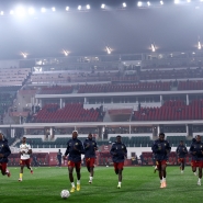 Des tribunes vides durant l’échauffement des joueurs du Cameroun avant d’affronter le Gabon en Coupe d’Afrique des Nations (CAN)