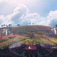 Une conférence de presse à la Sphere, c’est plus attractif qu’une simple salle...