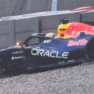 Isack Hadjar dans le mur avec la RB22.