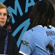 Jérémy Doku sort sur blessure contre le Galatasaray.