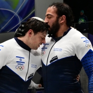 Adam Edelman à gauche avec son coéquipier Menachem Chen