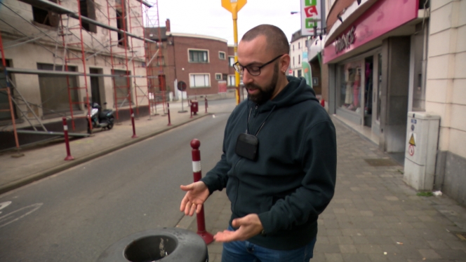 poubelles_agent_police