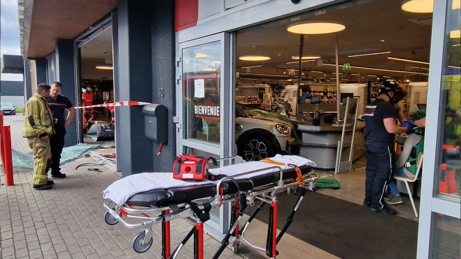 voiture-delhaize-secours