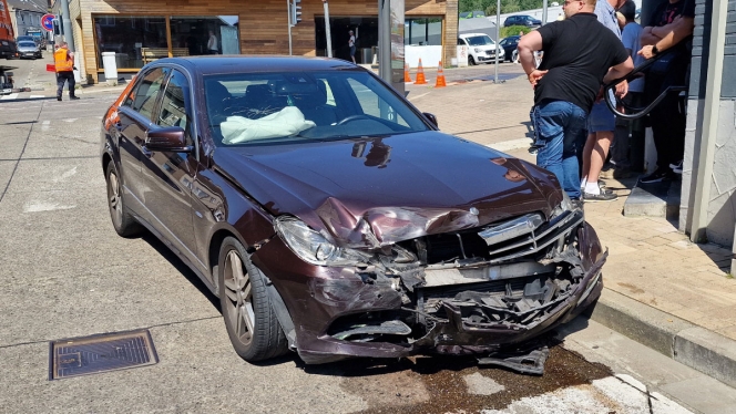 voiture-accident-lodelinsart