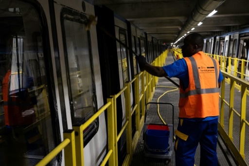 Dans les coulisses du grand lessivage du métro, défi du quotidien décuplé pour les JO