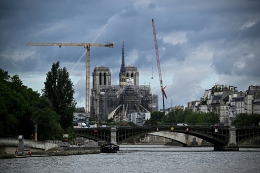 Un peu de douceur angevine sous Notre-Dame ? La tombe de Du Bellay peut-être identifiée