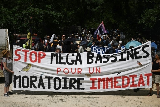 Bassines: la manifestation interdite avorte après une journée calme
