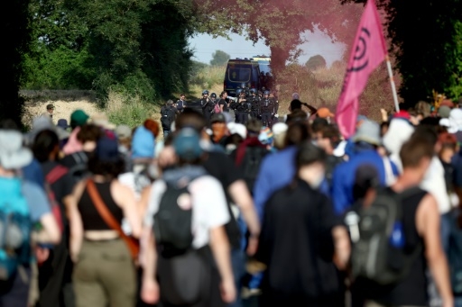 Bassines: la manifestation interdite avorte après une journée calme