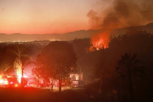 Des milliers de personnes évacuées face à un vaste incendie en Californie