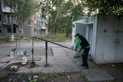 Ukraine: Zelensky sur le front, Moscou dit progresser à l'Est