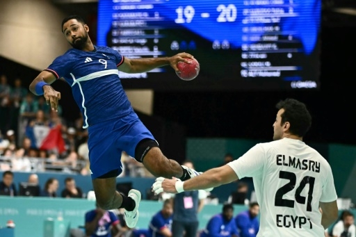 Hand: les Bleus gagnent à l'arrachée leur premier point