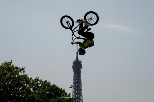 Nez à nez avec l'obélisque: le BMX vu par le photographe AFP Jeff Pachoud aux JO