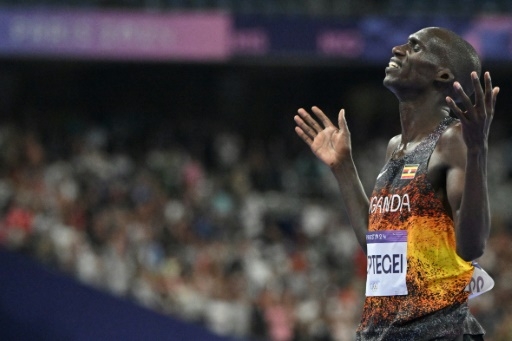 Athlétisme: Cheptegei royal sur 10.000 m, premier sacré au Stade de France