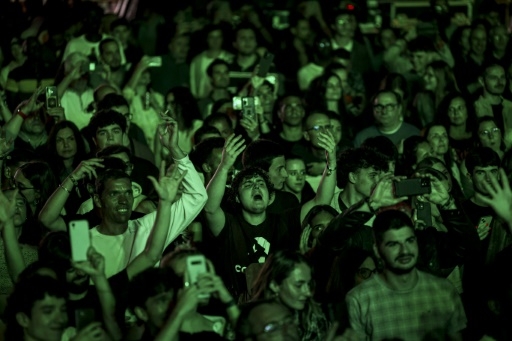 Un curé portugais, star des platines