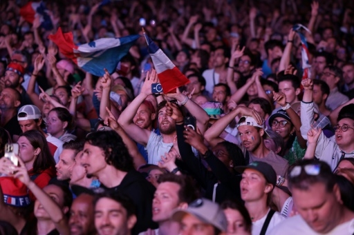 Sous le soleil, dans la file du Club France, pour sentir la ferveur olympique