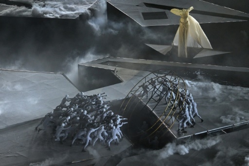 JO-2024: Los Angeles rallume la lumière, au terme d'un show de clôture plutôt sombre