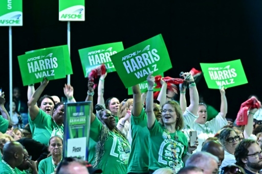 En solo, le colistier de Kamala Harris revitalise la base syndicale