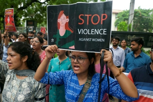 Inde: manifestations pour réclamer justice après le viol et le meurtre d'une soignante, Modi demande des punitions sévères et rapides