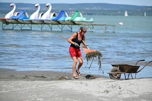 La main d'Orban sur la mer hongroise, destination estivale prisée