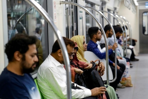 A Dacca, le métro circule à nouveau au grand soulagement de la population