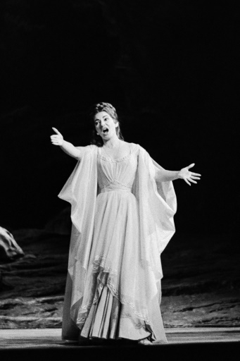 Angelina Jolie a peur de décevoir les fans d'opéra dans le rôle de Callas