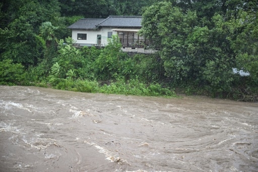 Japon: le typhon Shanshan et ses pluies diluviennes font cinq morts