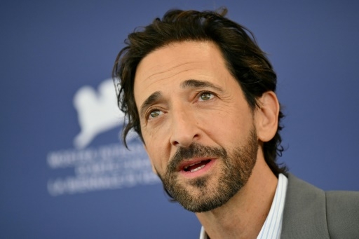 Venise: Adrien Brody monumental dans une révision du rêve américain