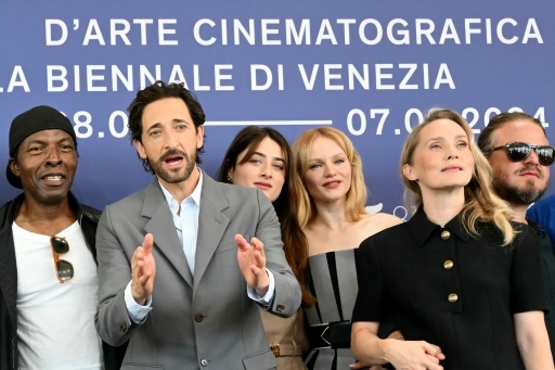 Venise: Adrien Brody monumental dans une révision du rêve américain