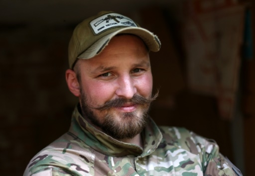 Sur le front est de l'Ukraine, la drôle de vie d'un soldat influenceur