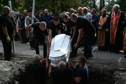 Kiev frappe un dépôt de munitions russe, Moscou avance dans l'est de l'Ukraine