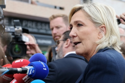 Marine Le Pen dément avoir participé activement à la nomination de Michel Barnier
