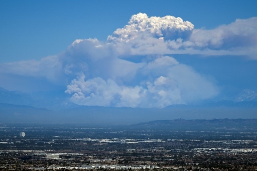 Les environs de Los Angeles parsemés d'incendies en progression