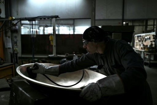 Dans une fonderie de la Drôme, le mobilier de Notre-Dame jaillit du feu