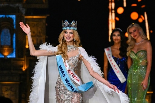 Une mère attaque des concours de miss pour discrimination à New York