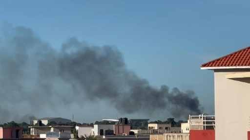 Mali: attaque contre un camp militaire, tirs et explosions à Bamako