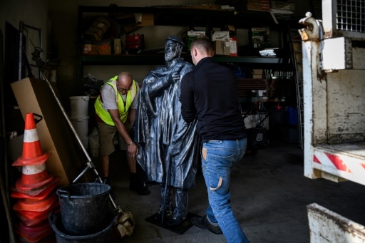 Une statue de l'abbé Pierre déboulonnée dans un fief d'Emmaüs