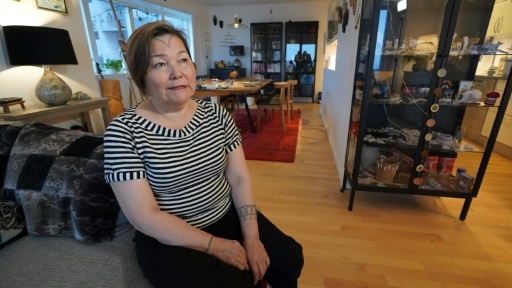 Au Groenland, les tatouages inuits reviennent sur les visages de femmes