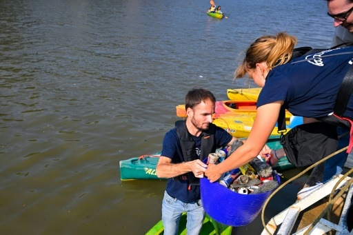 À Bruxelles, des sorties en kayak pour alerter sur la pollution des cours d'eau