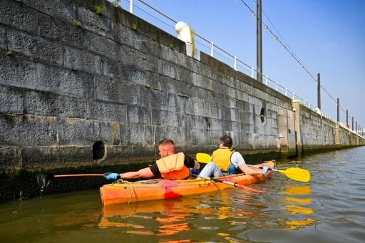 À Bruxelles, des sorties en kayak pour alerter sur la pollution des cours d'eau