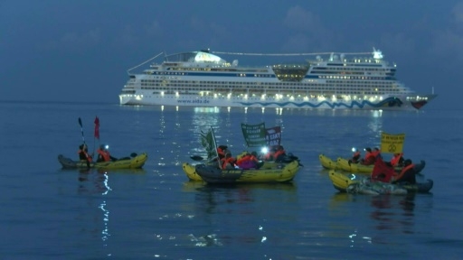 A Marseille, une action de blocage en mer contre la pollution des navires de croisières