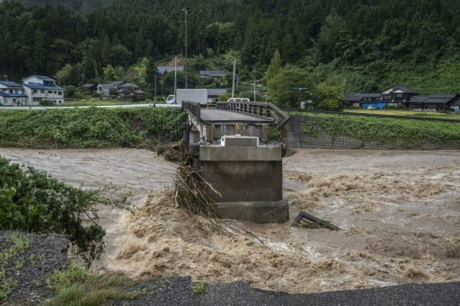 Japon: inondations et glissements de terrain font un mort et onze disparus