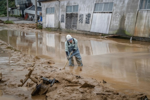 Japon: inondations et glissements de terrain font un mort et onze disparus