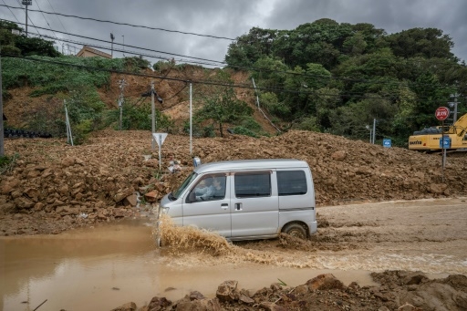 Japon: inondations et glissements de terrain font un mort et onze disparus