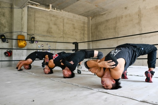 Dans la boue, les catcheurs chinois en quête de reconnaissance