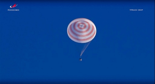 Atterrissage d'un vaisseau Soyouz après un séjour record dans l'ISS
