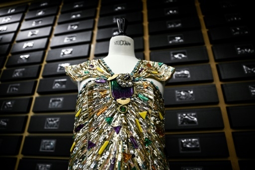 Pampilles, strass, sequins: le 19M met à l'honneur les fées brodeuses de la maison Lesage