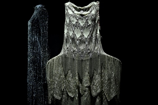 Pampilles, strass, sequins: le 19M met à l'honneur les fées brodeuses de la maison Lesage