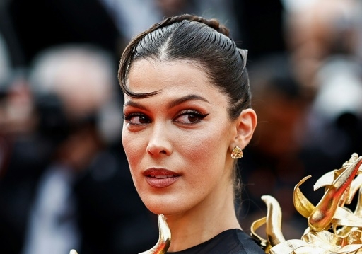 Violences conjugales: procès repoussé pour le compagnon de la Miss Univers Iris Mittenaere